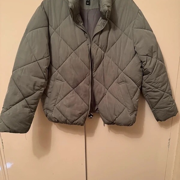 New Look Women's Puffer Jacket in Olive - Picture 1 of 4